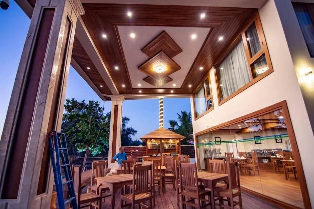 Ngapali Win Hotel