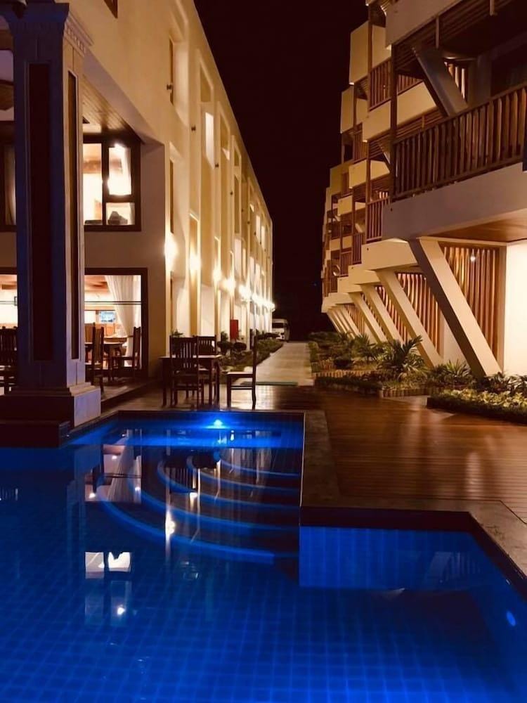Ngapali Win Hotel