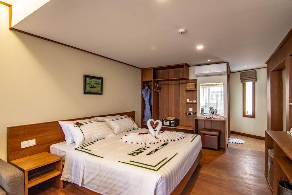 Ngapali Win Hotel