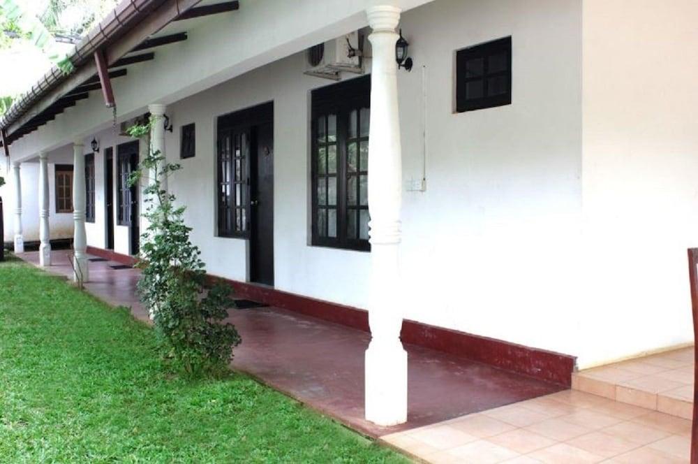 New Sigiri Terrace Hotel