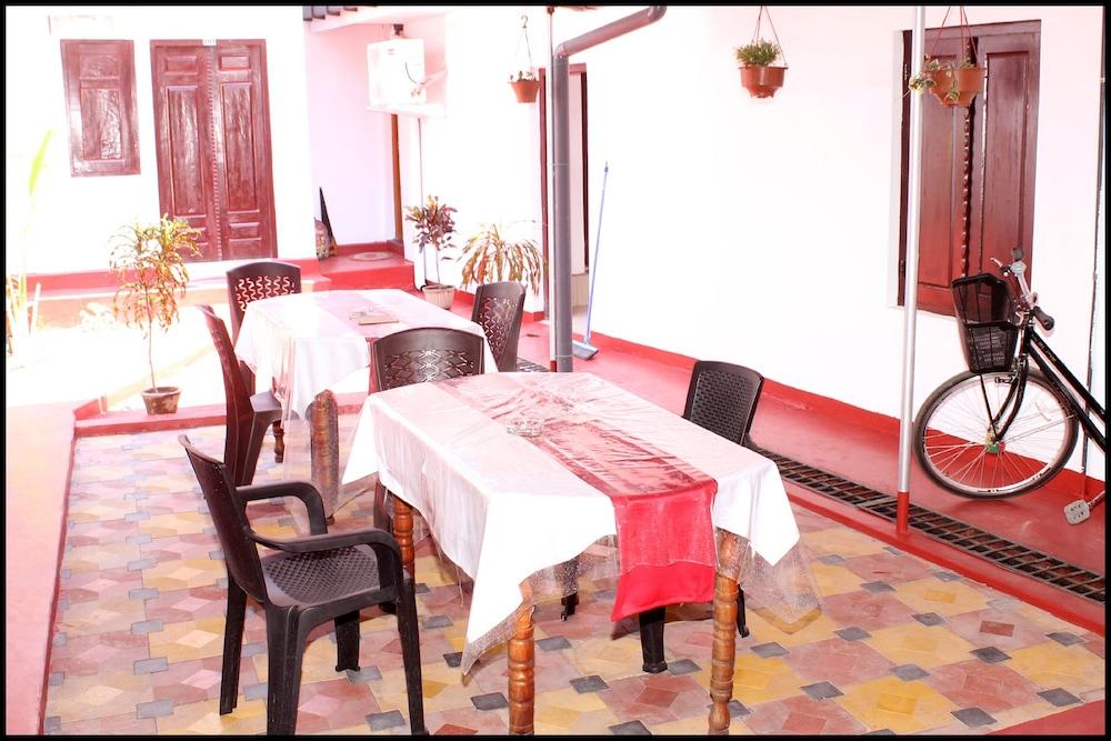 Colonial Inn