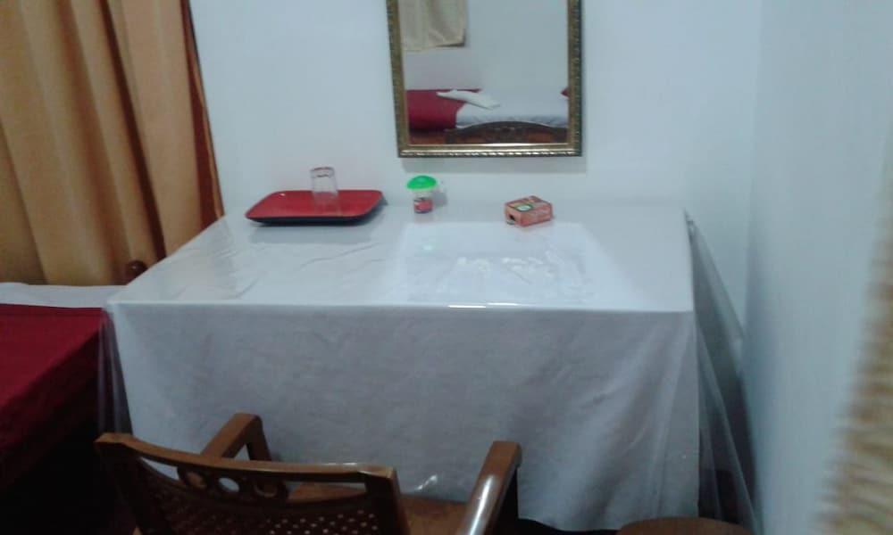 Colonial Inn