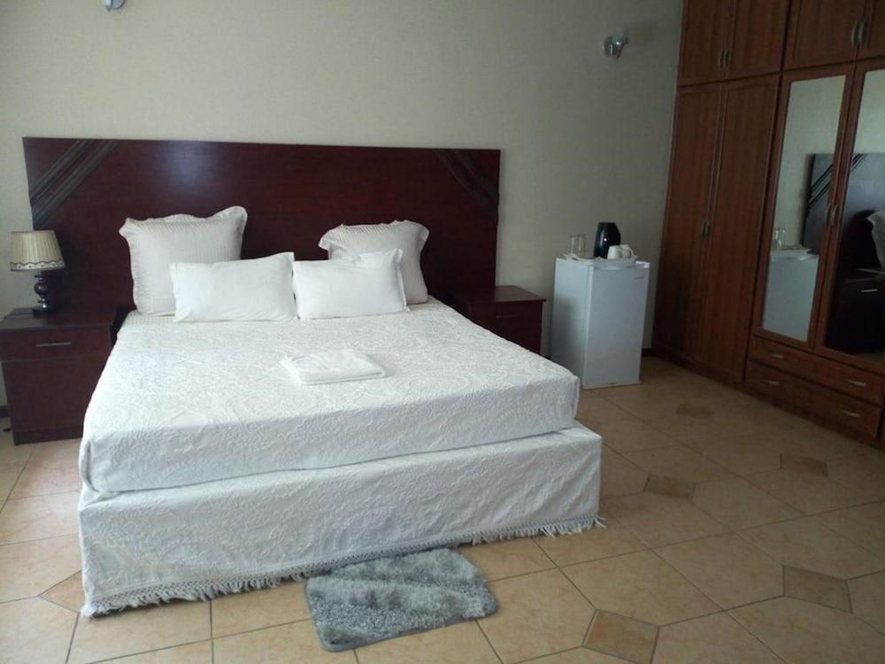 Zenith Lodge