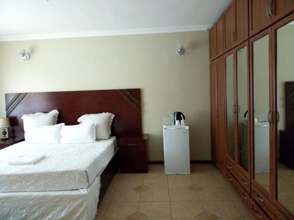 Zenith Lodge
