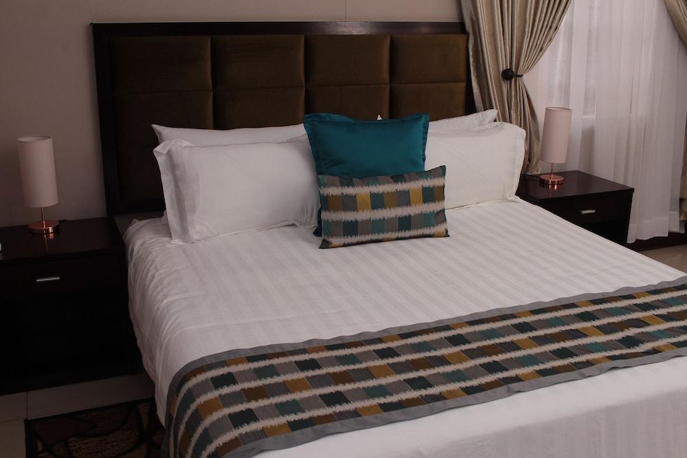 Triple Palms Bed And Breakfast