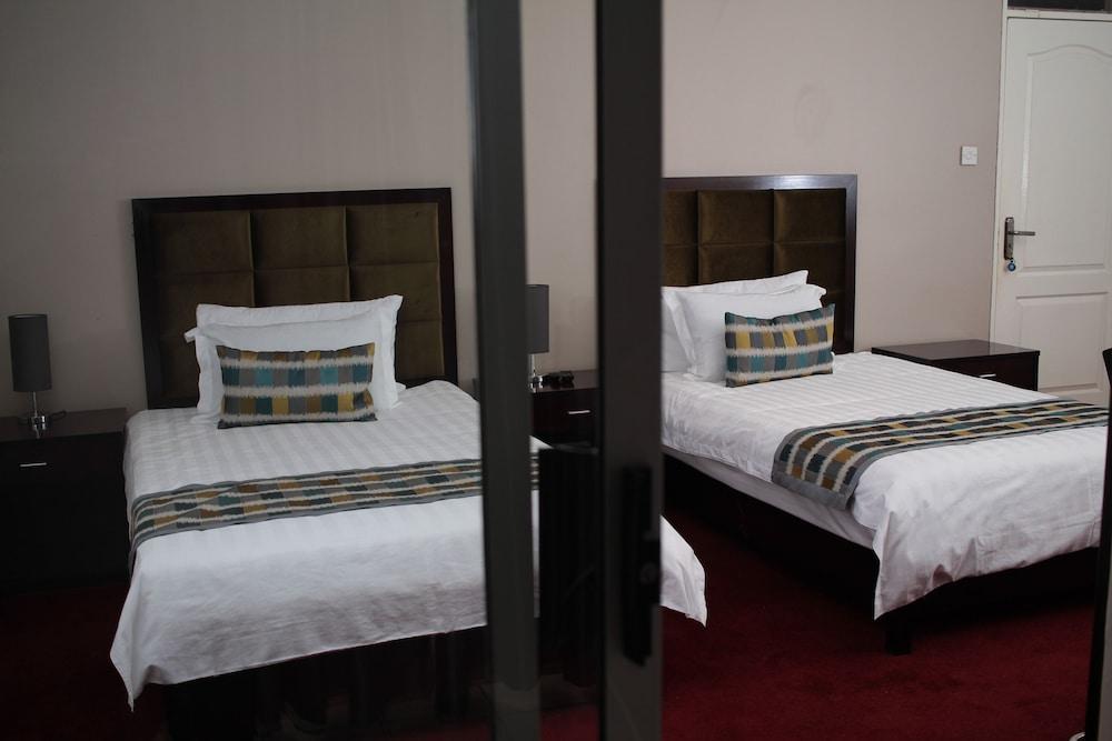 Triple Palms Bed And Breakfast