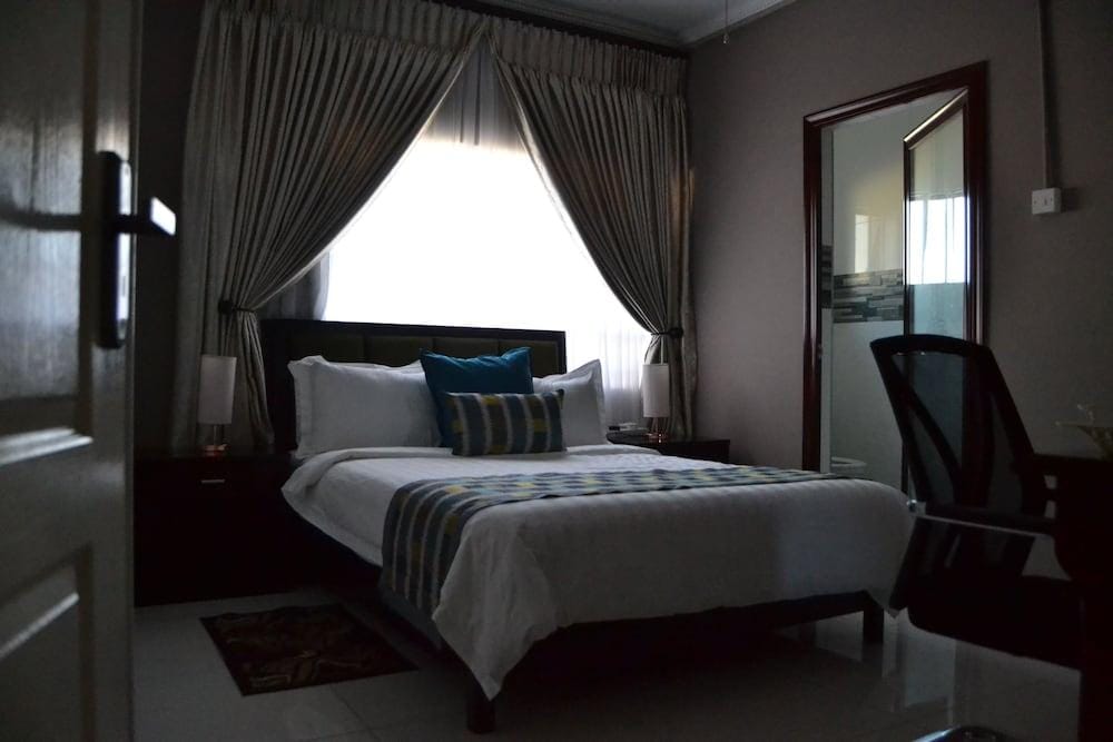 Triple Palms Bed And Breakfast
