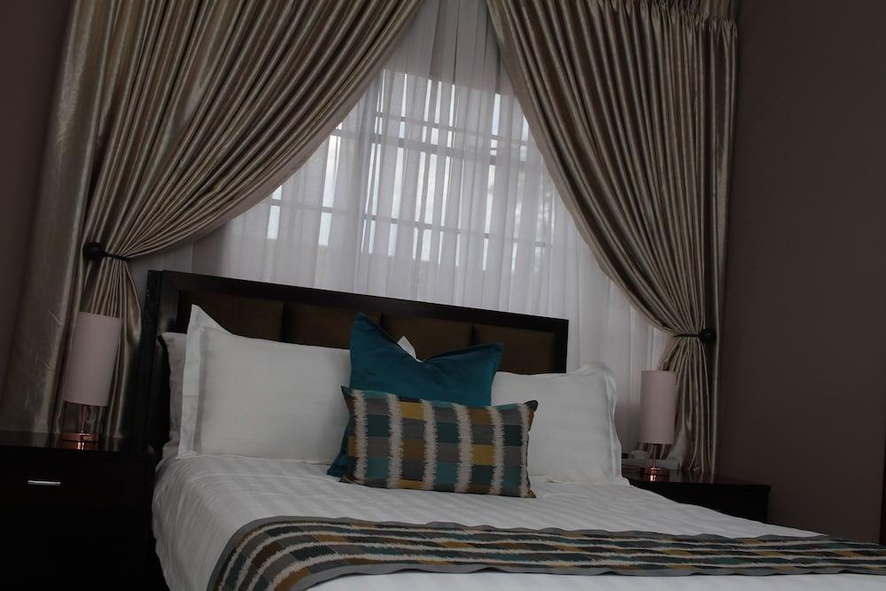 Triple Palms Bed And Breakfast