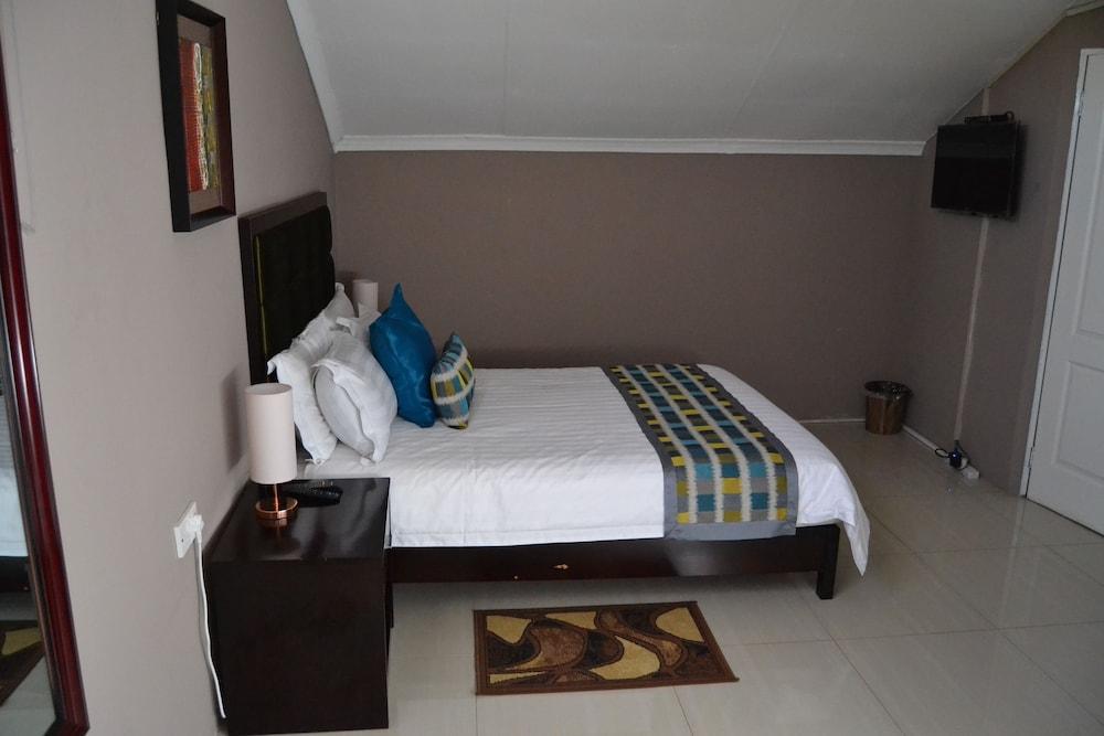Triple Palms Bed And Breakfast