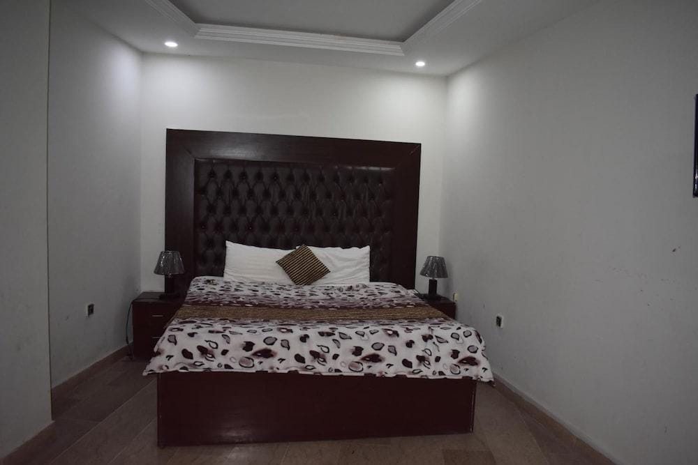 The Elegant Hotel