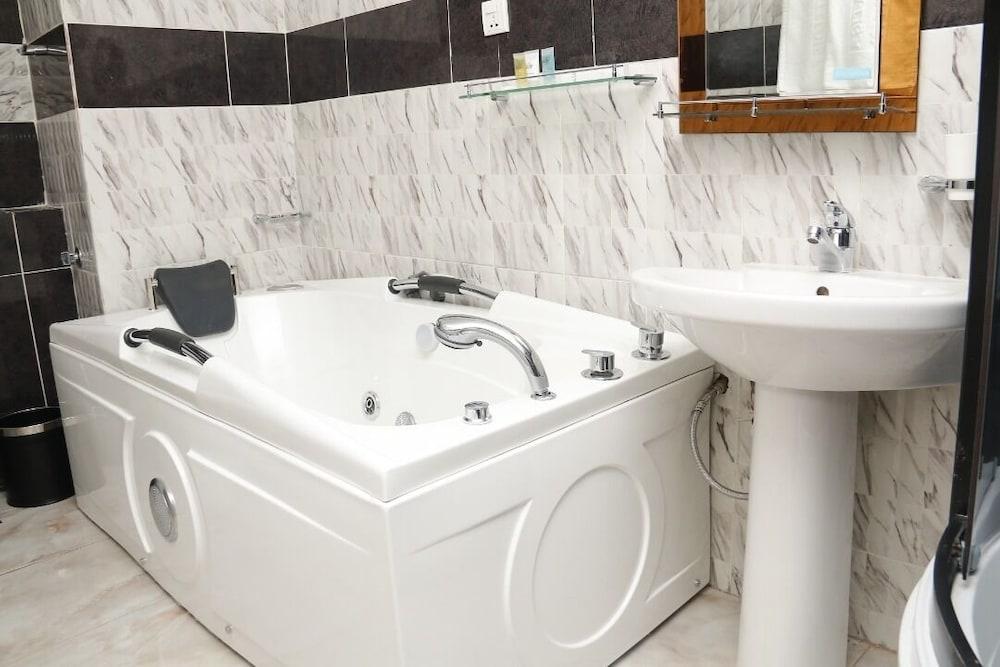 Venus Hotels & Suites