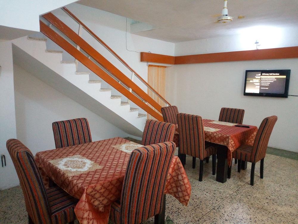 Red Clover Hotel