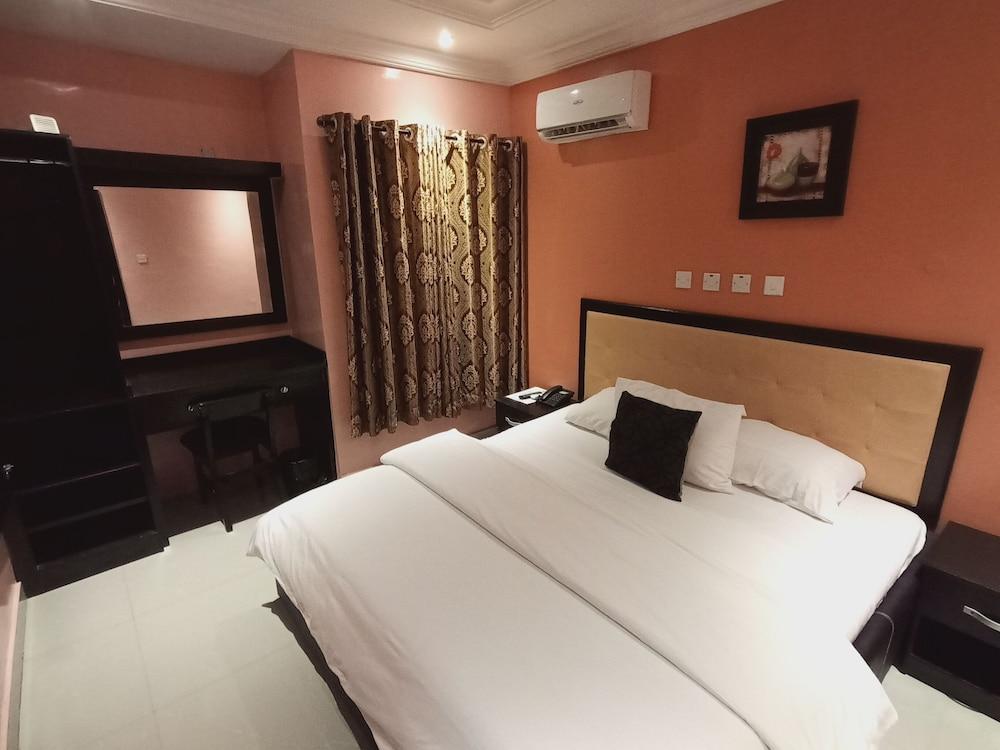 Quztan Suites Ibadan