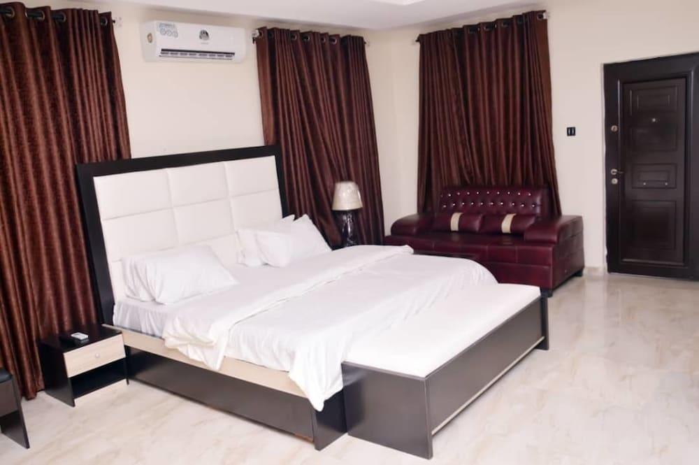 City Nest Hotel