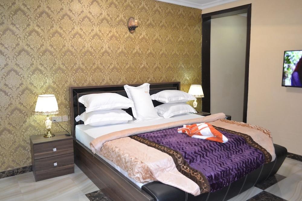 Peace Hotel And Suites