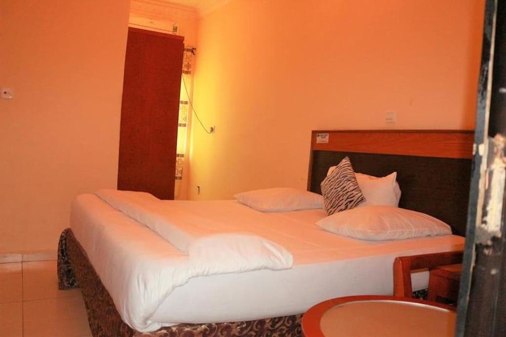 Carlcon Hotels