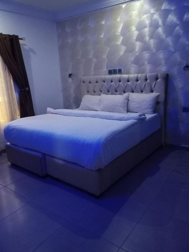 Zoe's International Hotel