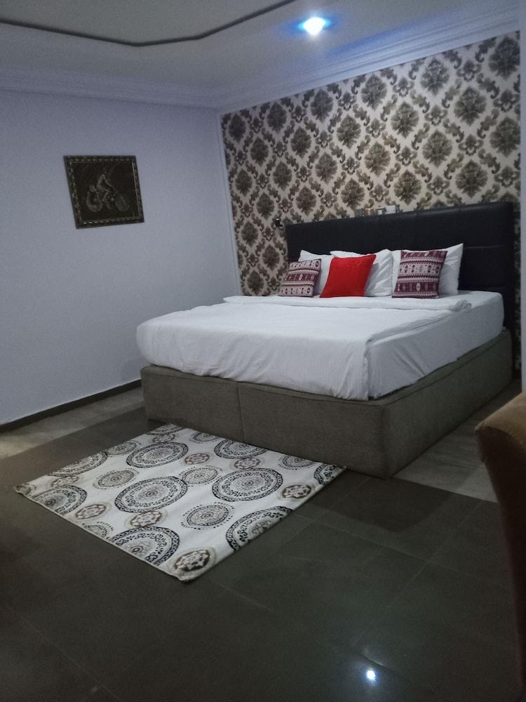 Zoe's International Hotel