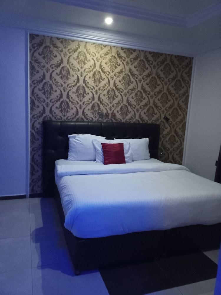 Zoe's International Hotel