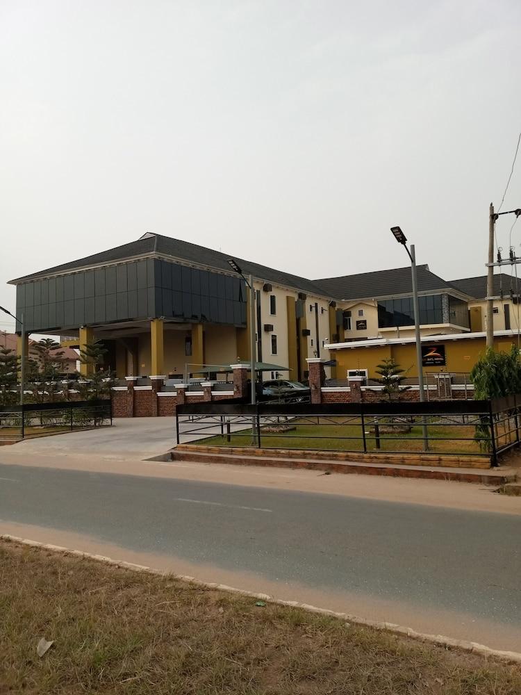 Zoe's International Hotel
