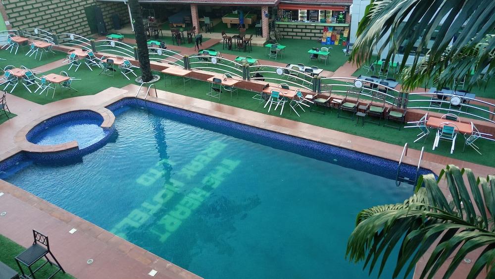 Hard Break Hotel And Suite