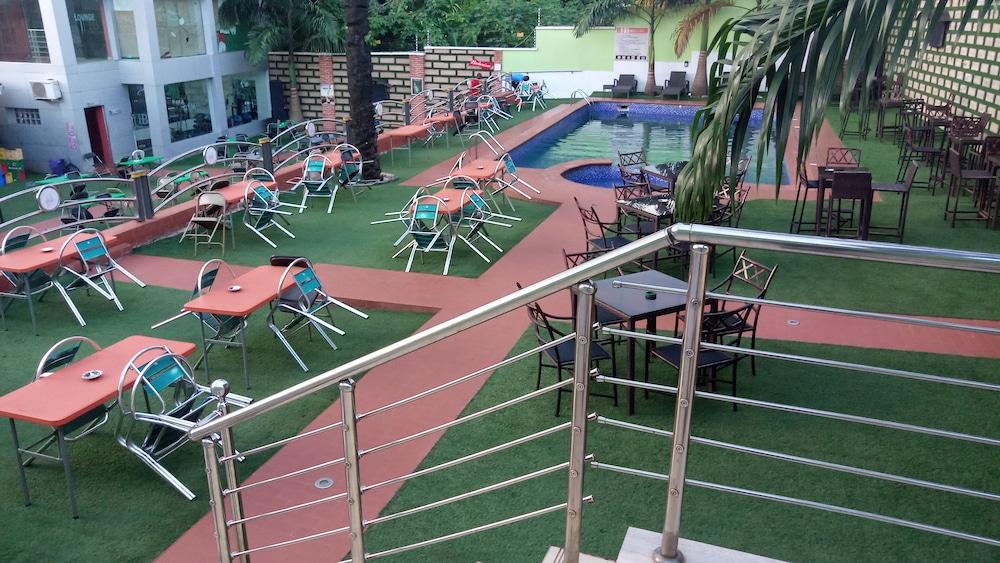 Hard Break Hotel And Suite