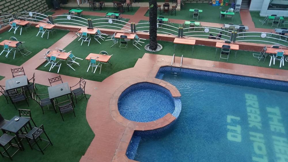 Hard Break Hotel And Suite