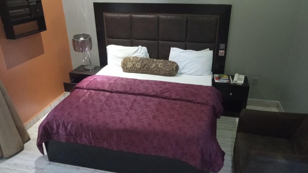 Hard Break Hotel And Suite
