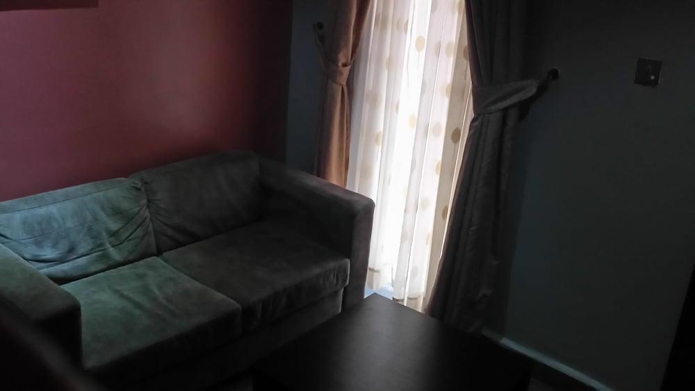 Hard Break Hotel And Suite