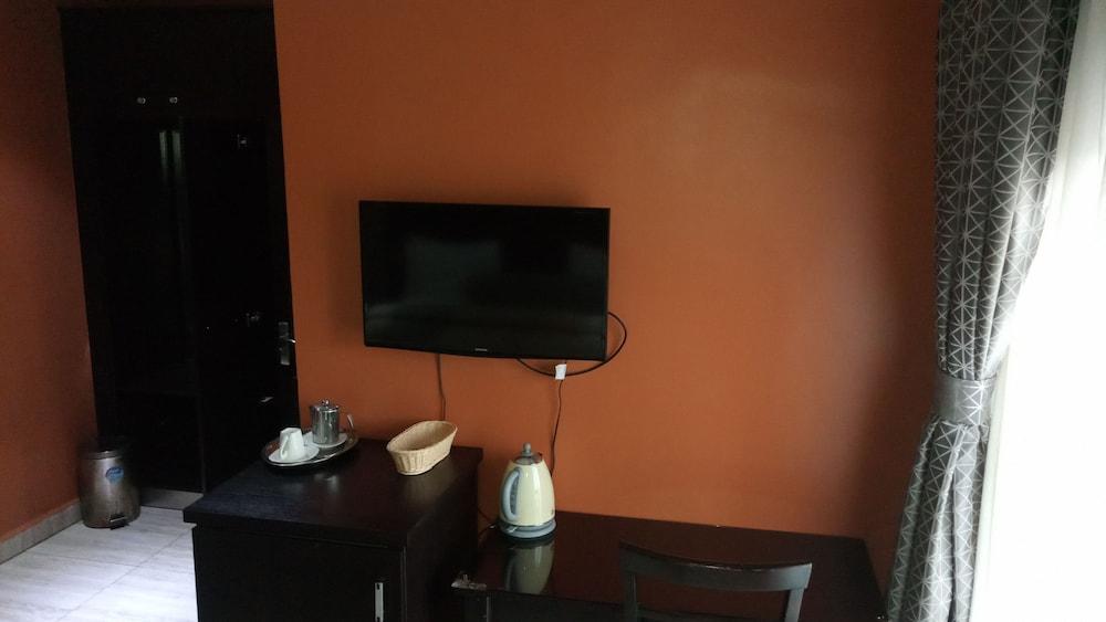 Hard Break Hotel And Suite