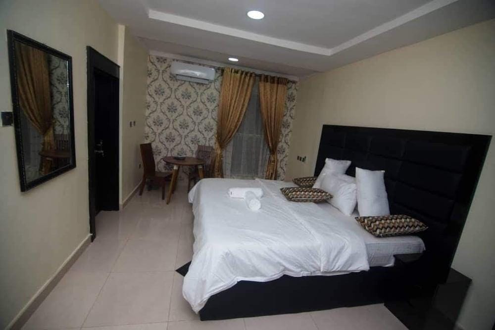 Fobbs Apartments And Suites