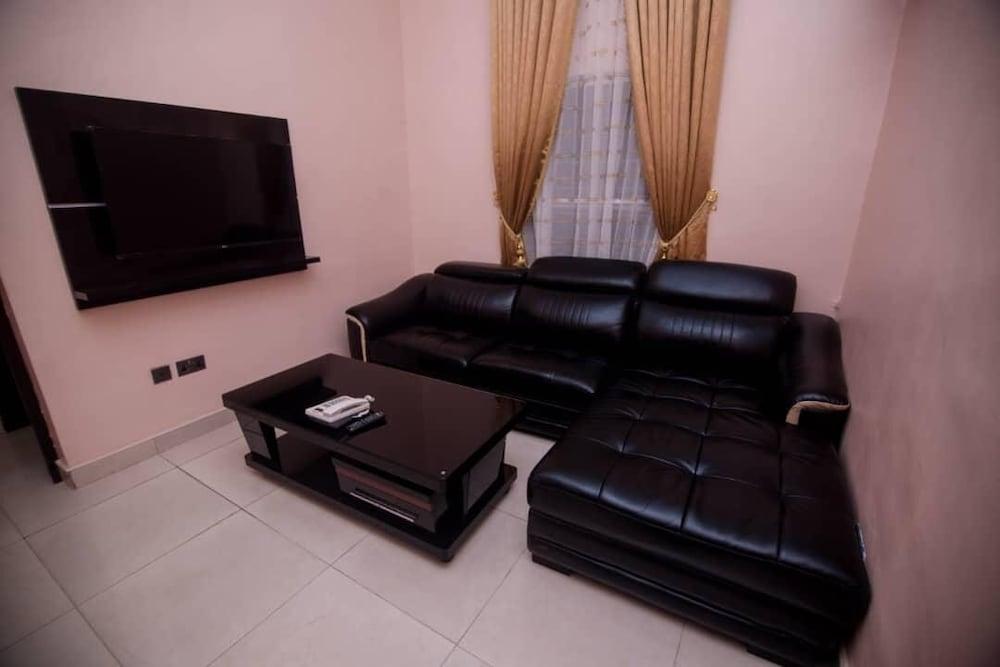 Fobbs Apartments And Suites