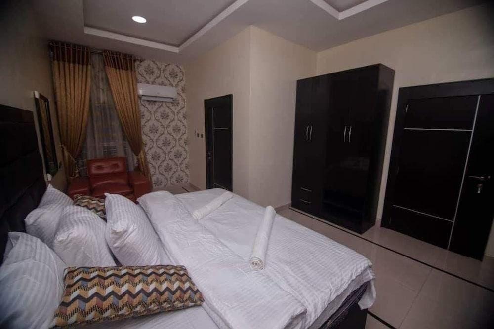 Fobbs Apartments And Suites