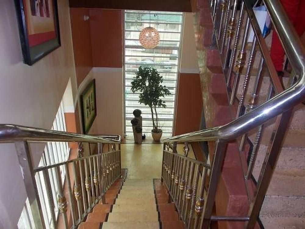 Beverly Heels Hotel