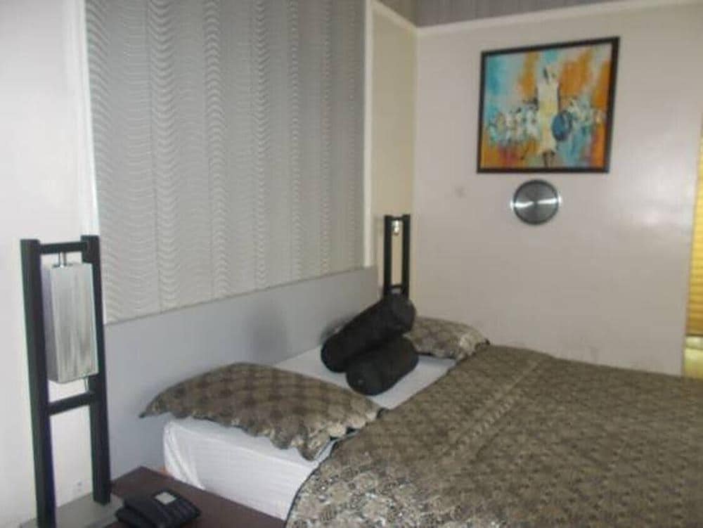 Beverly Heels Hotel