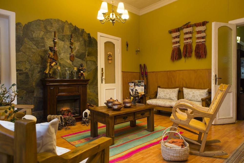 Hostal y Cabañas Borderío