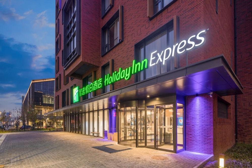 Holiday Inn Express Beijing Shijingshan Lakeview