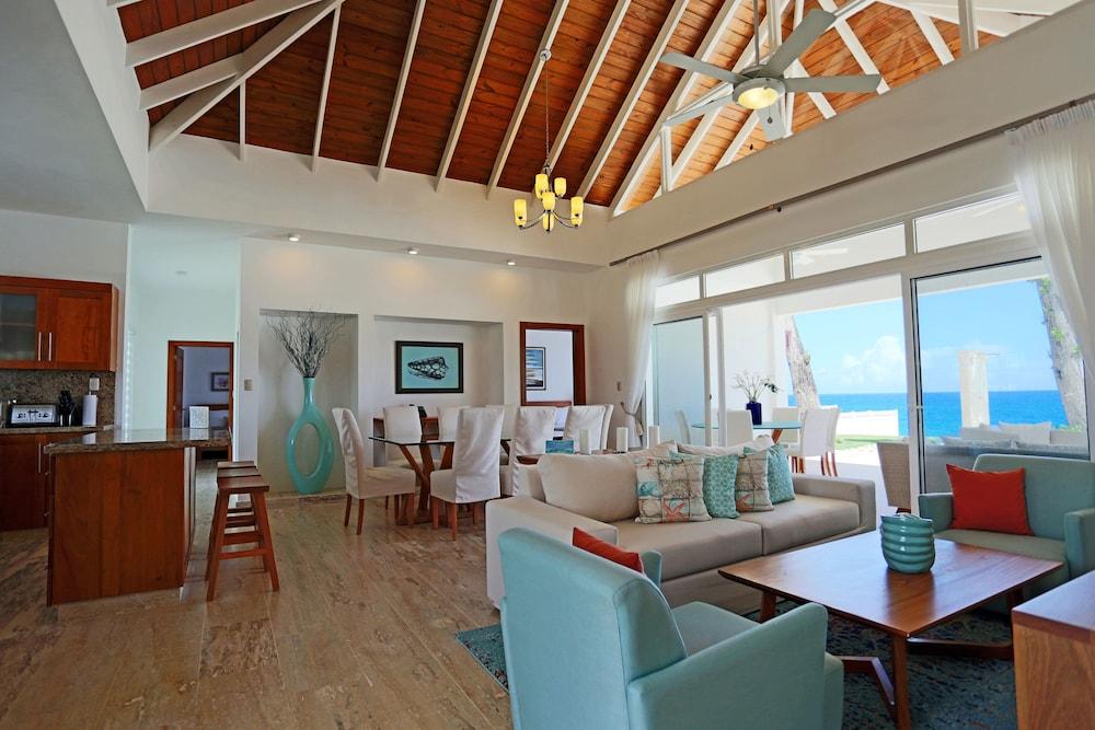 Ocean Village Deluxe