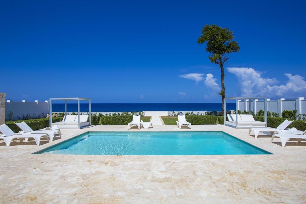 Ocean Village Deluxe
