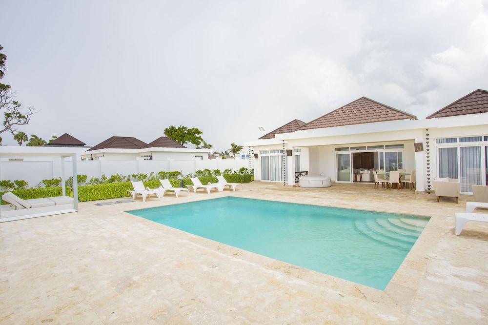 Ocean Village Deluxe