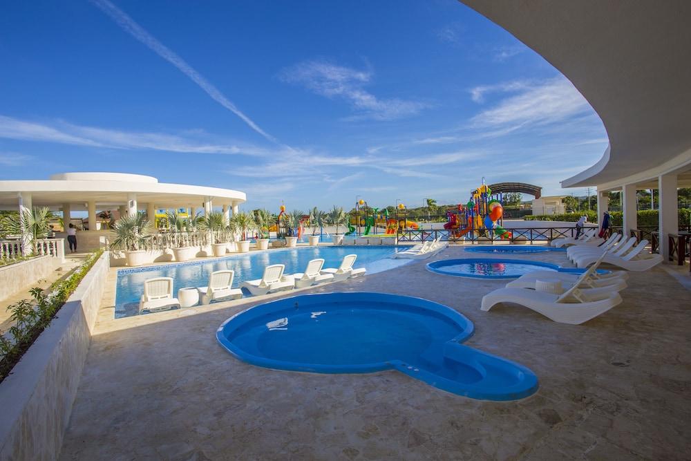 Ocean Village Deluxe