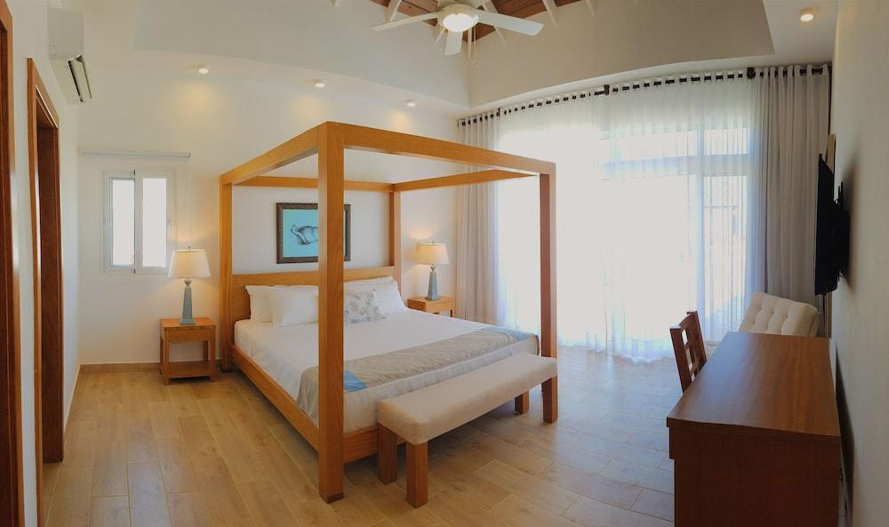 Ocean Village Deluxe