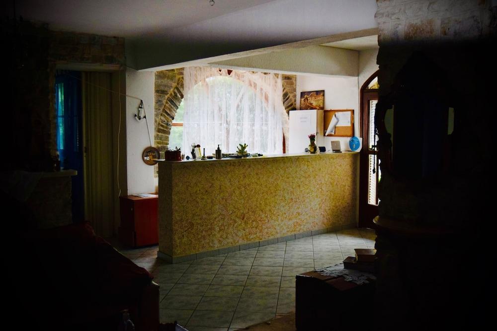 Kari Hotel