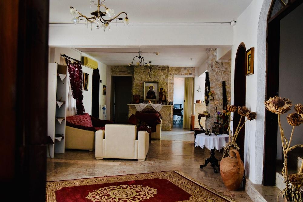 Kari Hotel
