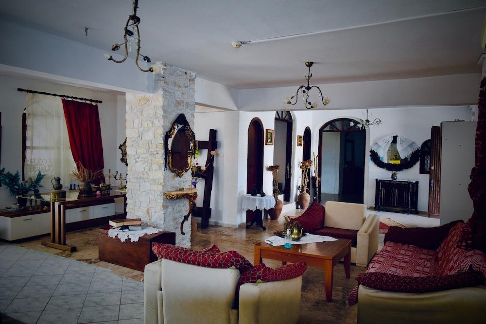 Kari Hotel