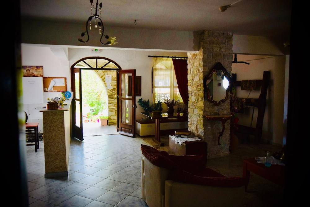 Kari Hotel