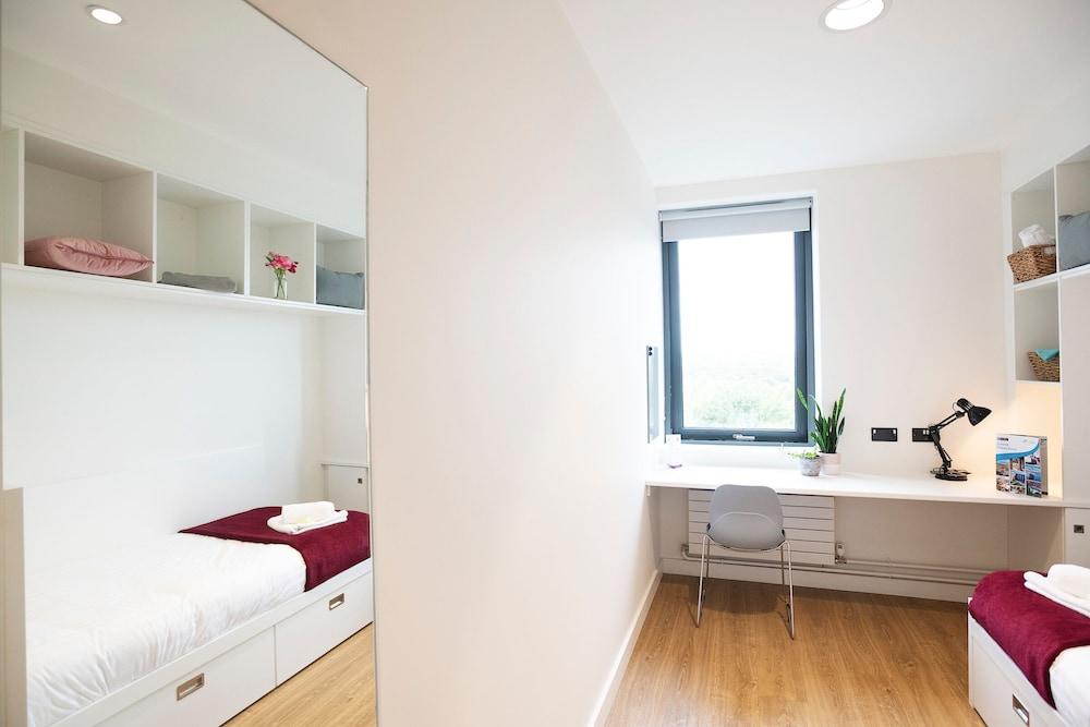 Goldcrest Village University Campus Room