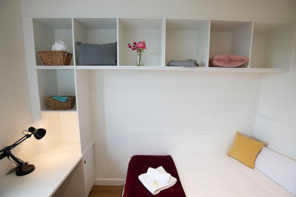 Goldcrest Village University Campus Room