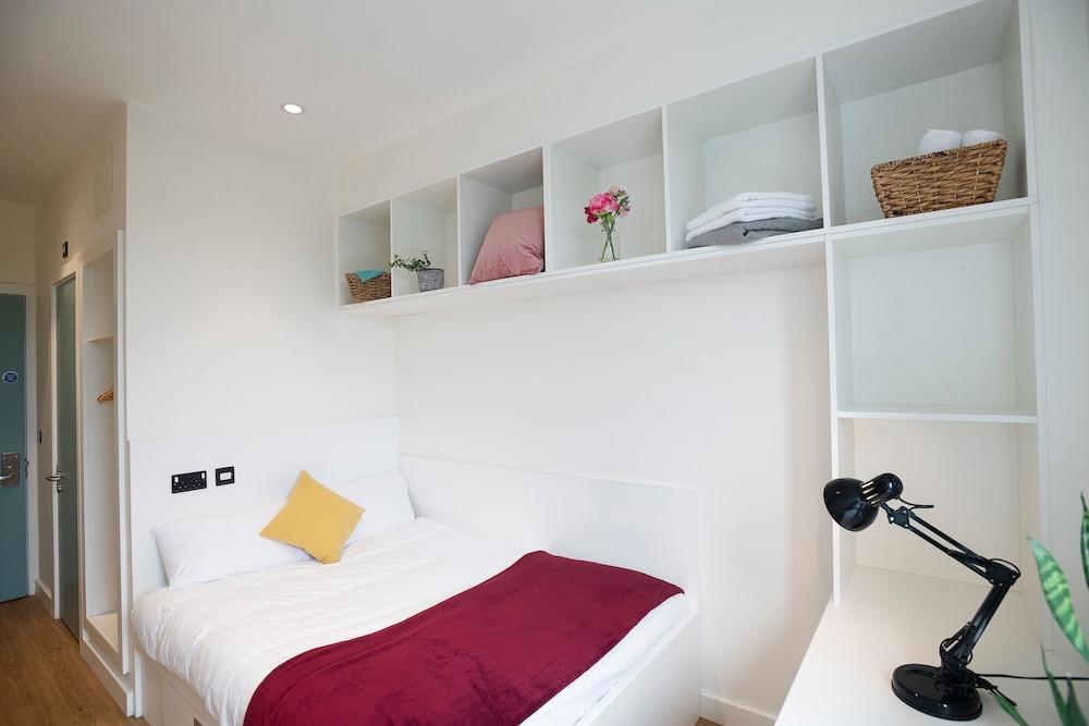 Goldcrest Village University Campus Room