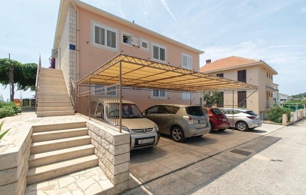 Apartments Zdravko